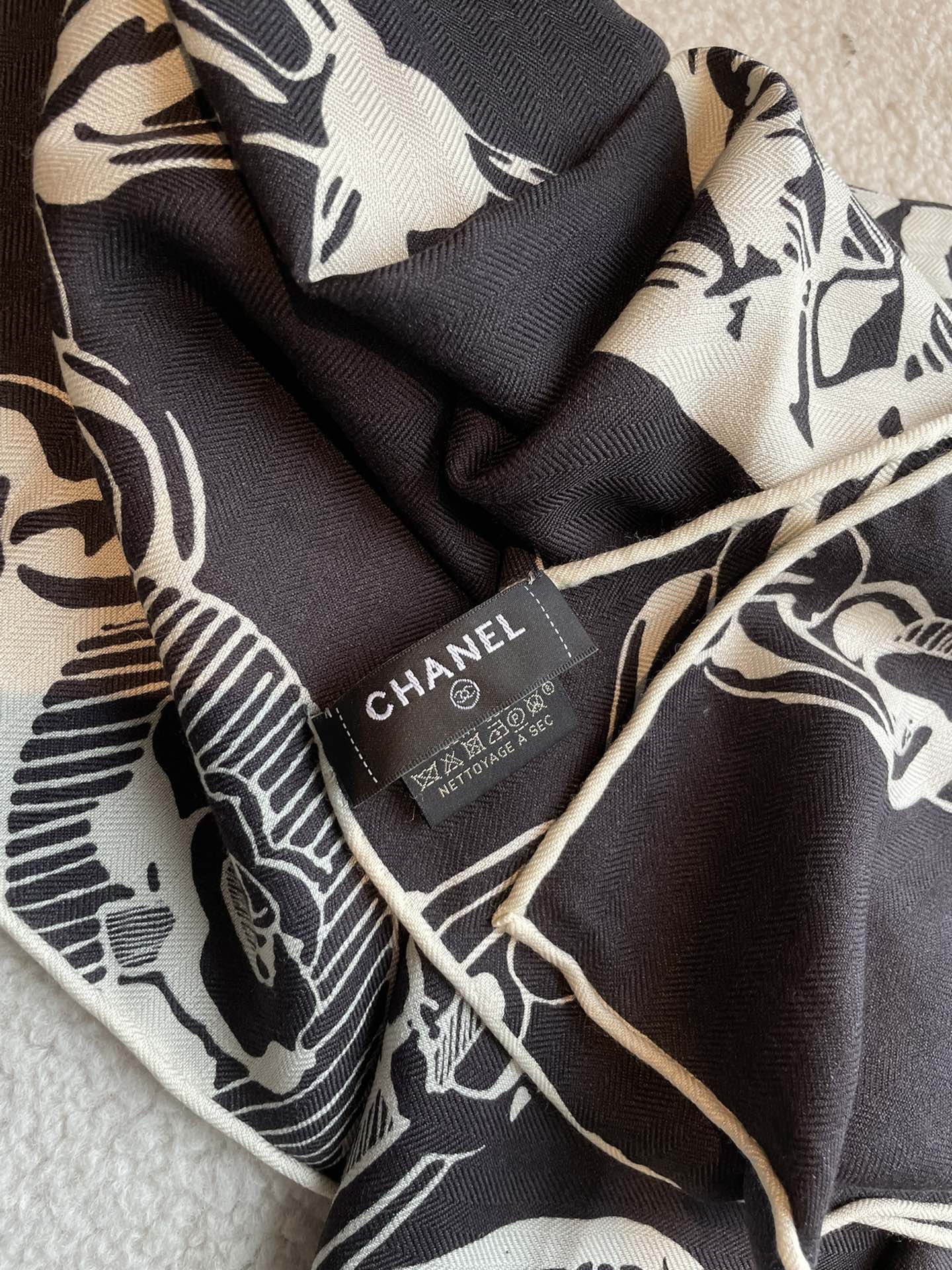 CC Square Scarf 140 CM In Black White Silk 421549