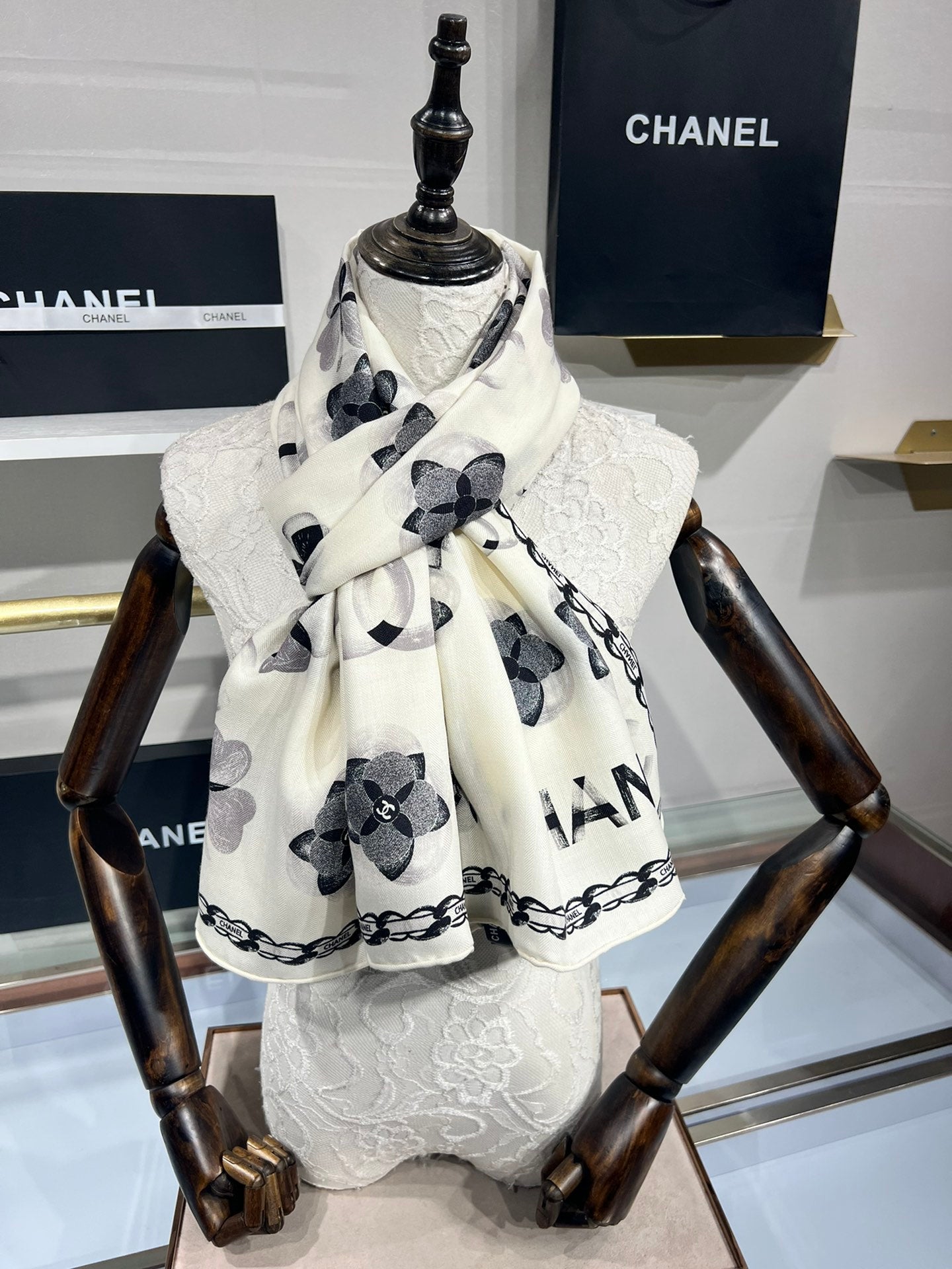 CC Scarf 185 CM In White Black Cashmere Silk 413589
