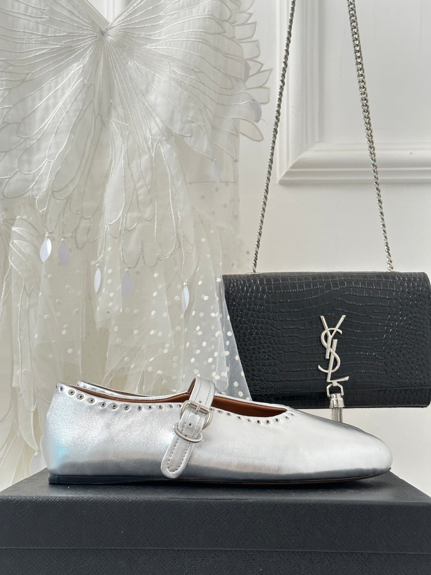 Alaia 25 Ballet Flats Silver Calfskin 293242