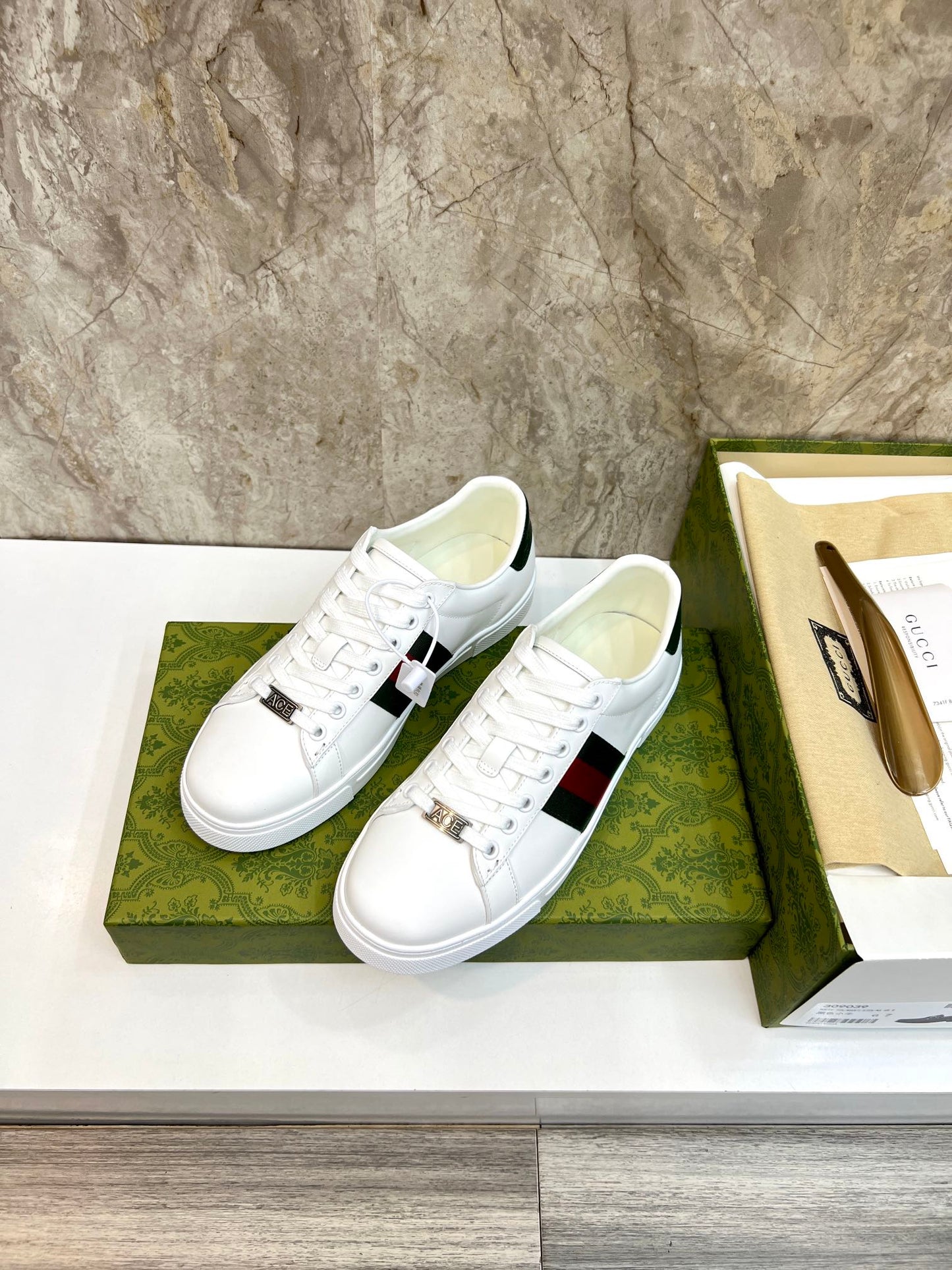GG Men's ACE Sneaker White Calfskin 525955