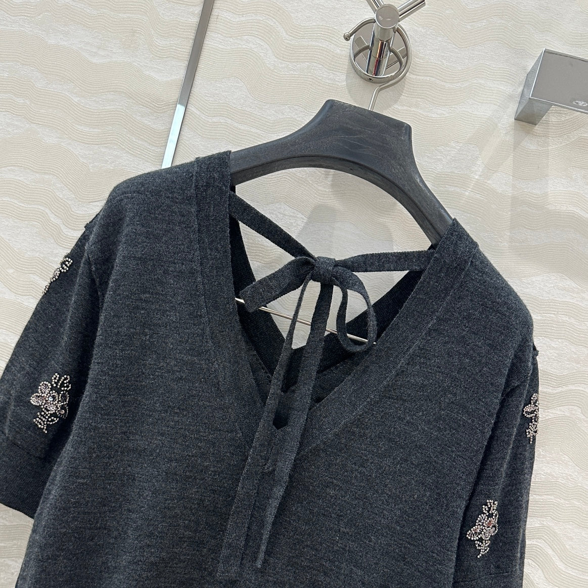 Fendi Beaded Flower V-neck Knitted Small Top Black Gray Wool