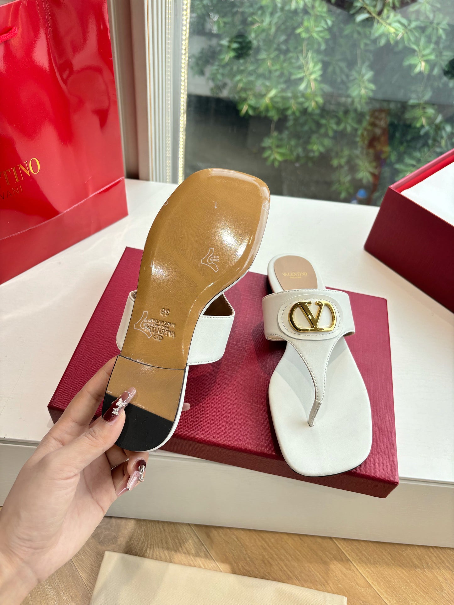 VT 25 Thong Sandals White Sheepskin Slide 358148