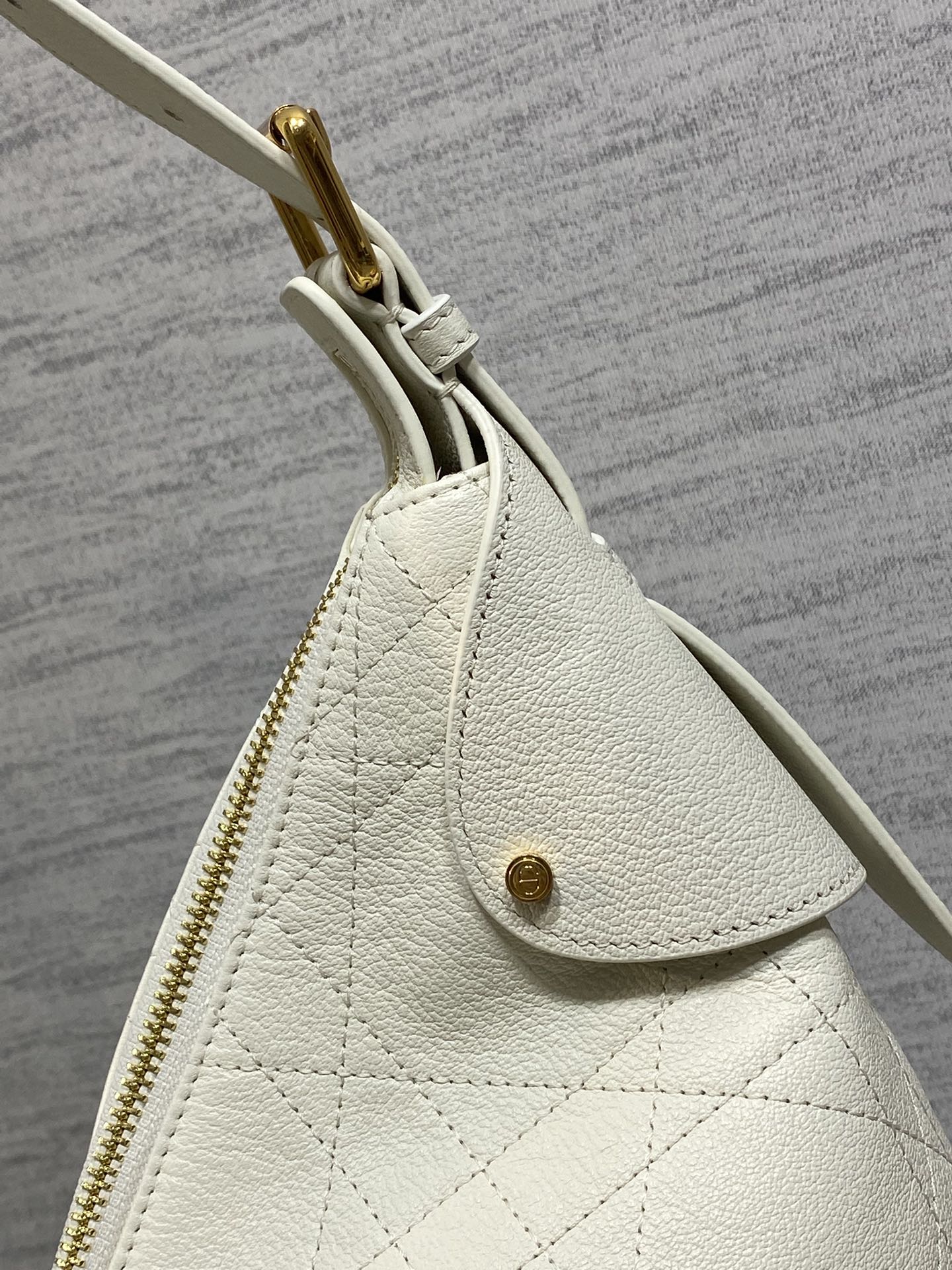 Dior 2025 Voyage Bag 34cm White Grained Calfskin 267767