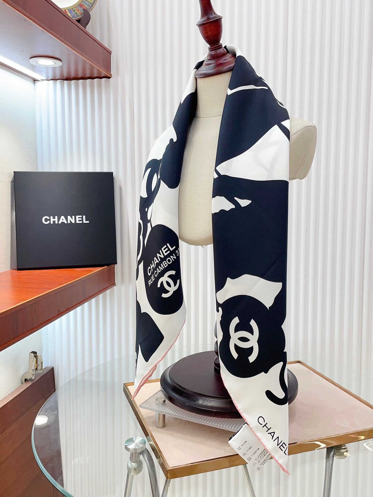CC Square Scarf 90 CM In White Mix Black Silk 305180