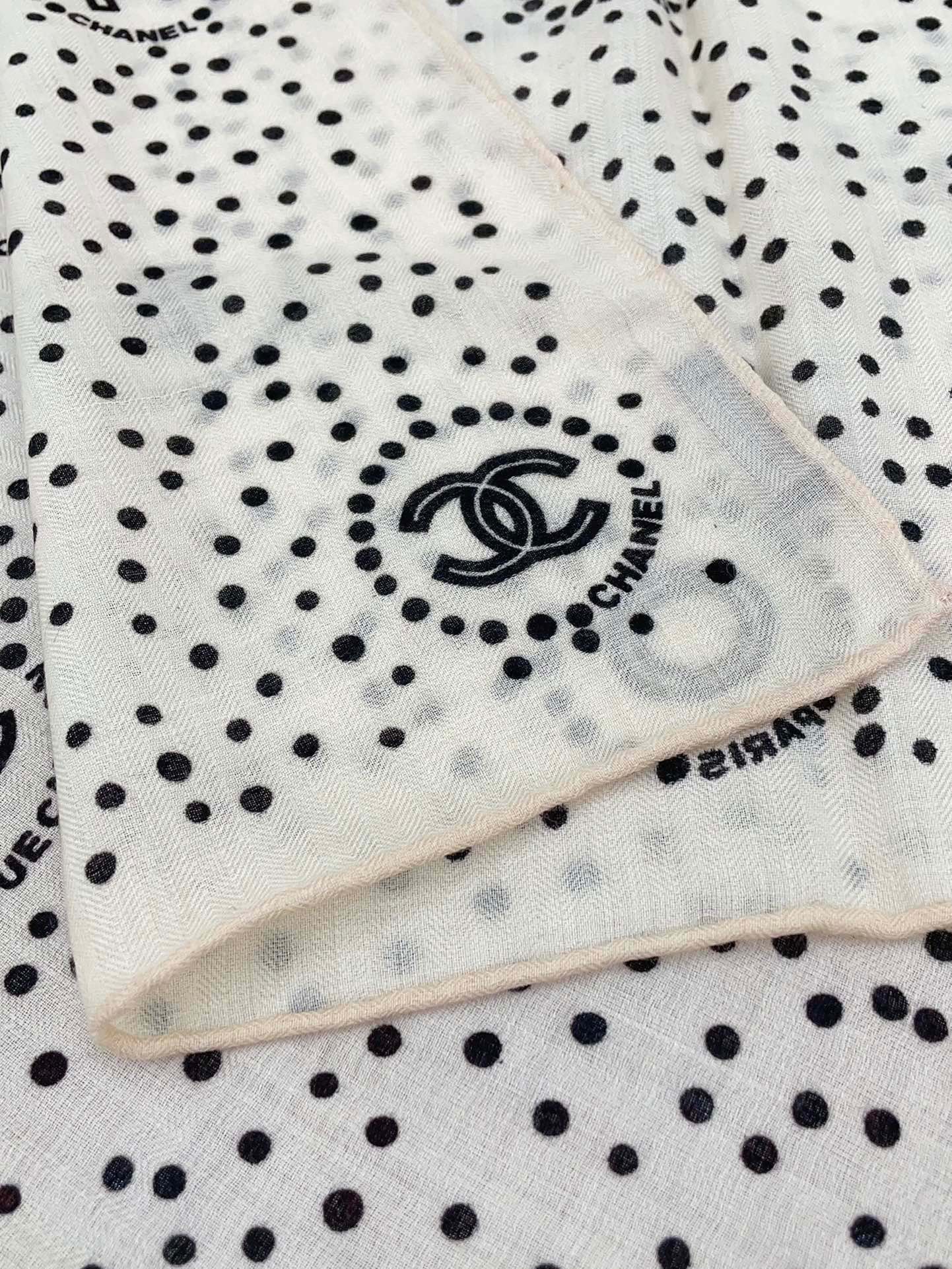 CC Square Scarf 140 CM In White Mix Black Cashmere And Silk 398279