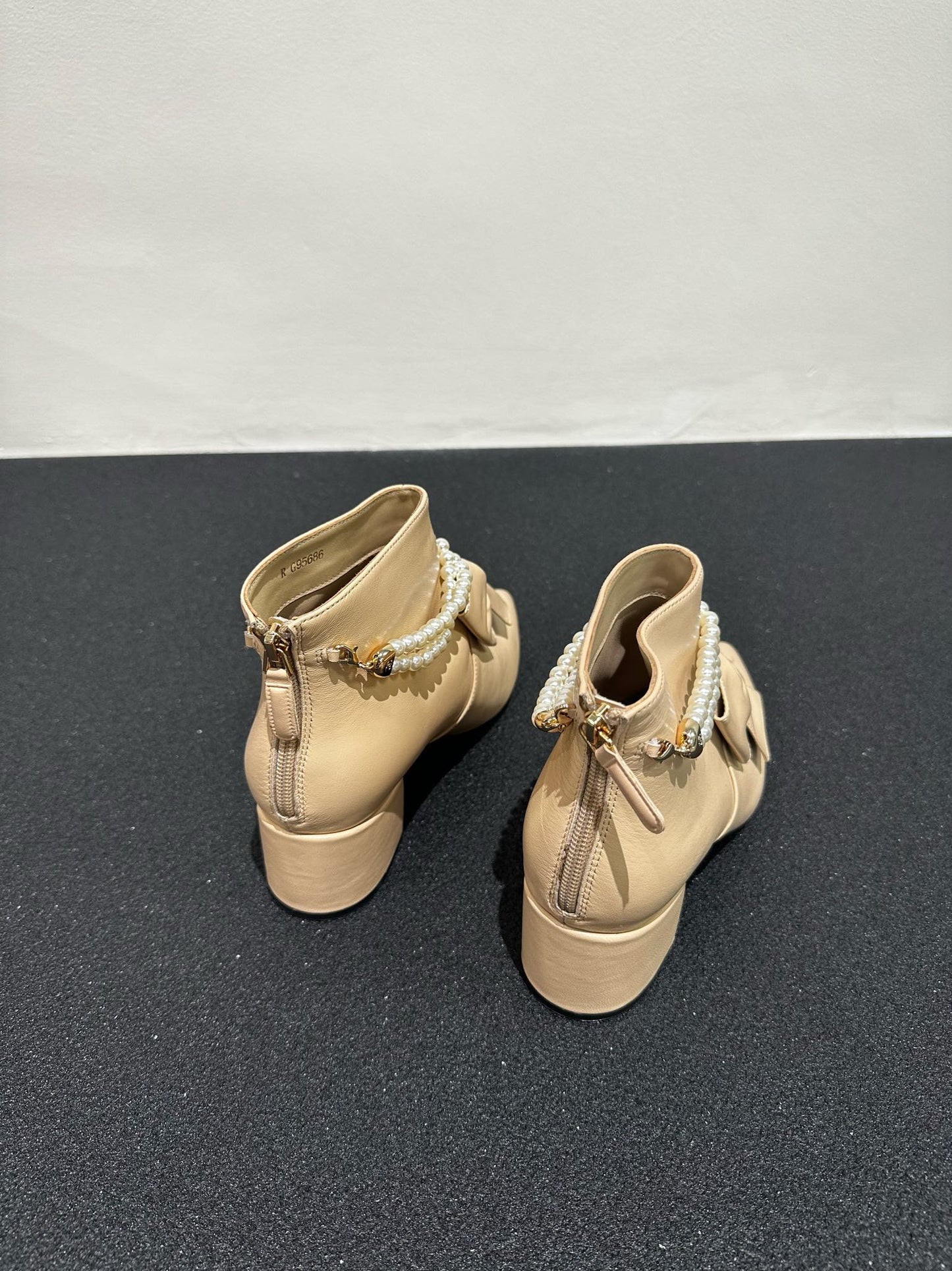CC Ankle Boots Beige Bow Tie Cowhide