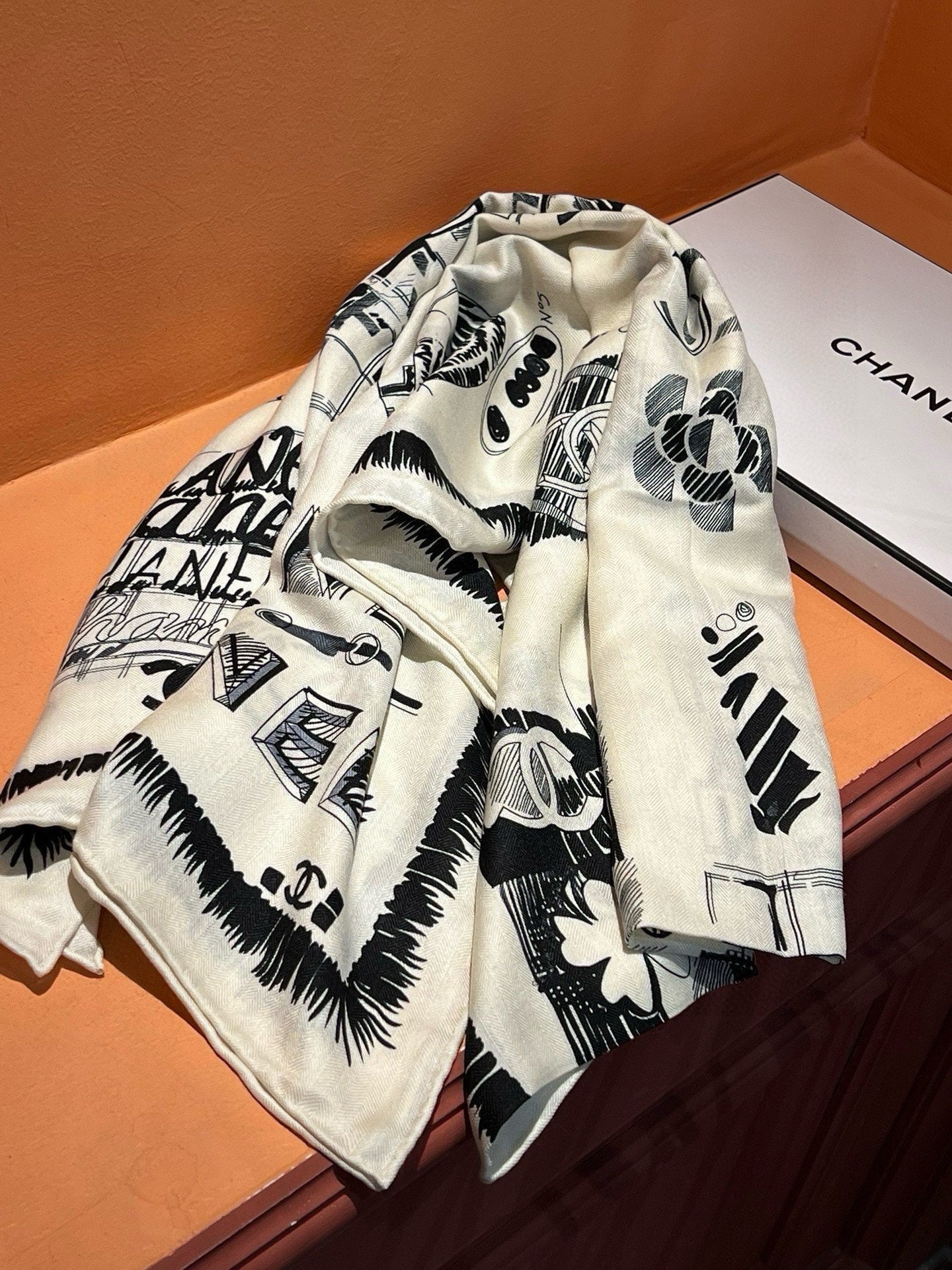 CC Scarf 185 CM In White Black Cashmere Silk 182460