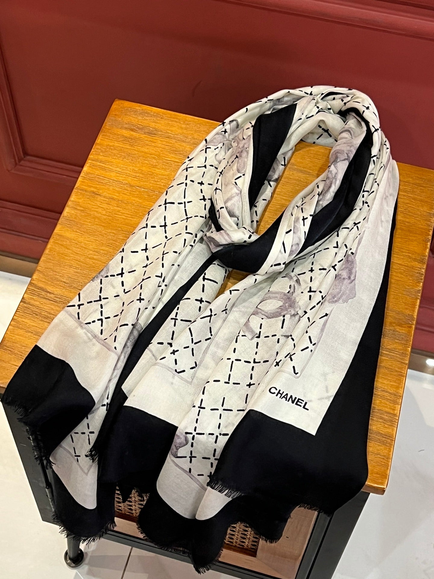 CC Scarf 200 CM In White Black Cashmere Silk 255990
