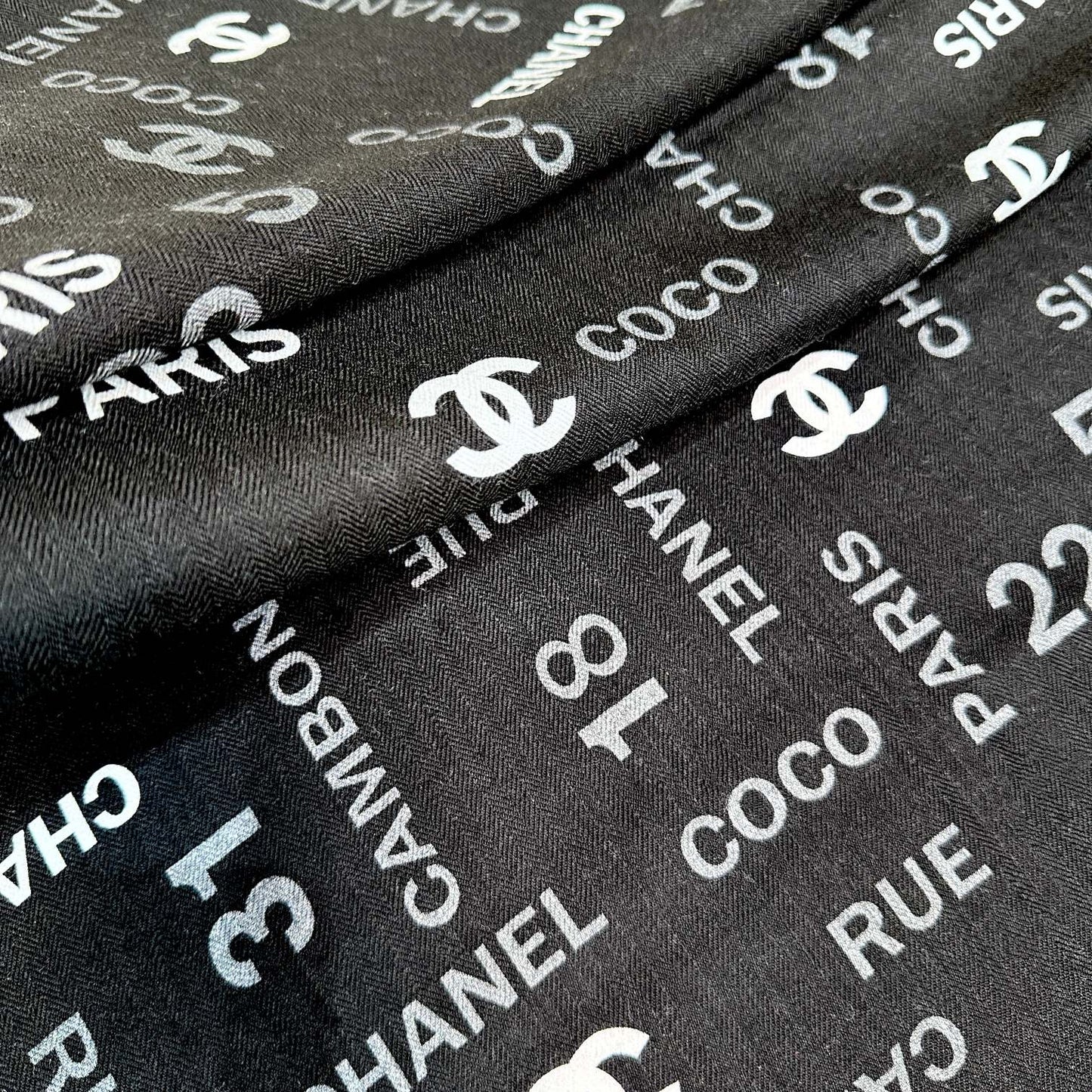 CC Square Scarf 140 CM In Black Cashmere Silk 422704
