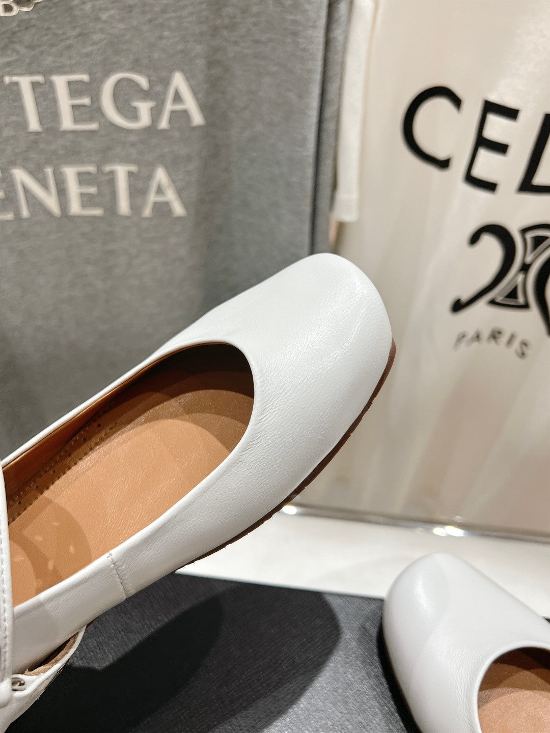 Alaila Biker Ballet Flats In White Cowhide 911438