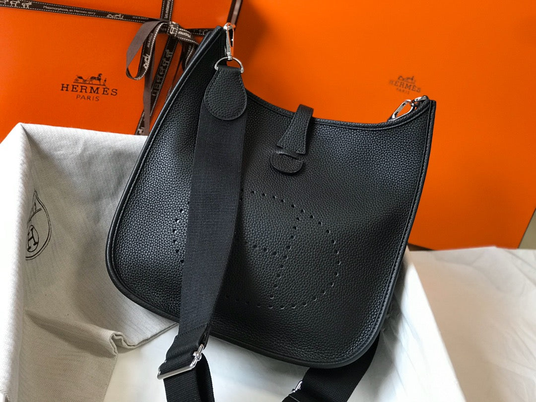 Evelyne 29cm Black Togo Shw