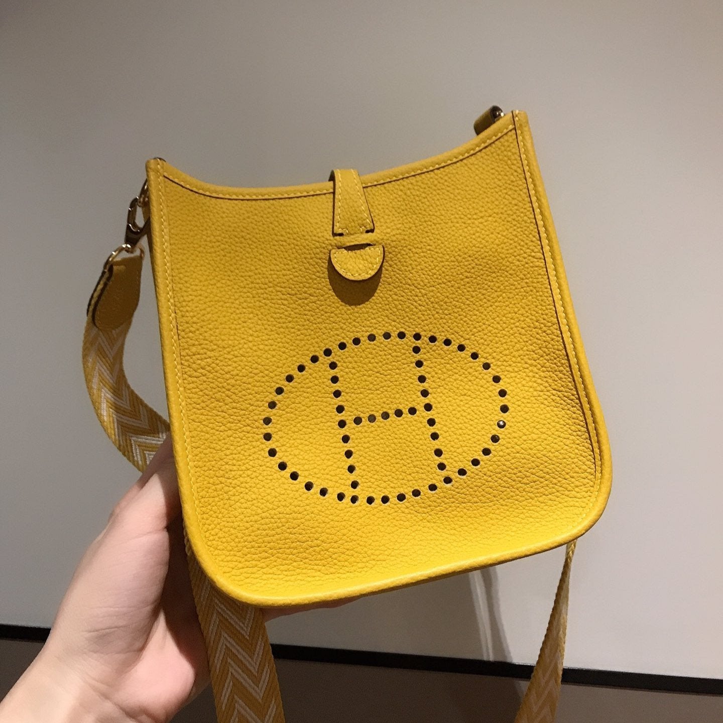 HM EVELYNE MINI 18 AMBER TOGO