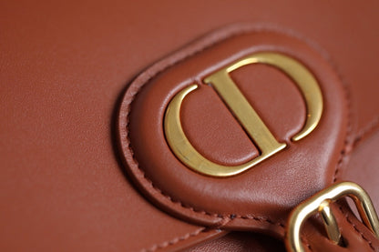 MEDIUM CD BOBBY 22CM DARK TAN CALFSKIN GOLD HARDWARE