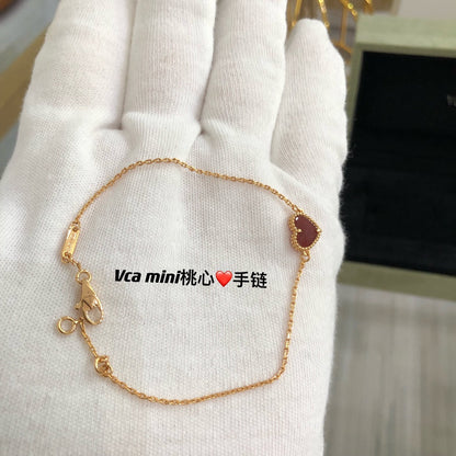 VCA Heart Red Gold 1 Motifs Bracelet