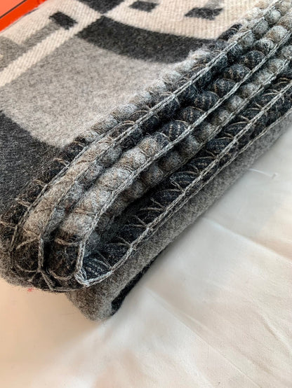HM Avalon Throw Blanket Black Wool Cashmere