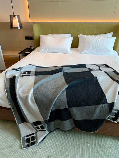 HM Avalon Throw Blanket Black Wool Cashmere