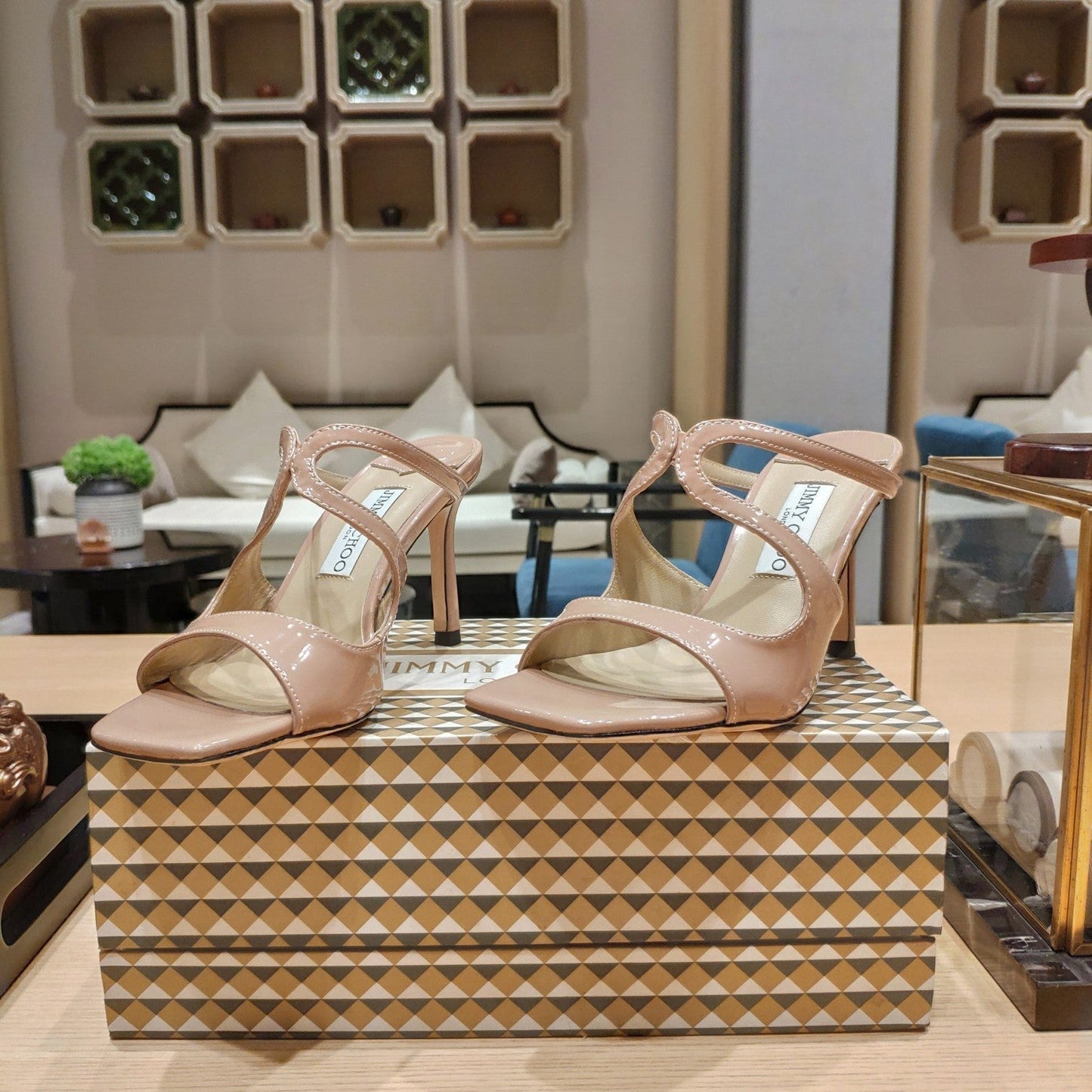 Jimmy 25 Anise 85 Nude Pink Patent Leather 240076