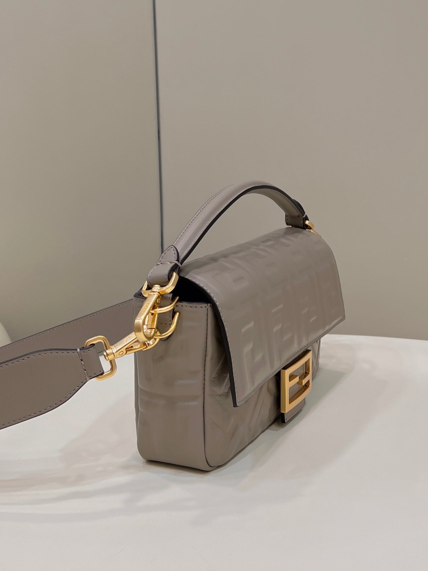 BAGUETTE WITH FF MOTIF 27 IN PINE CONE SOFT LAMBSKIN GOLD HARDWARE