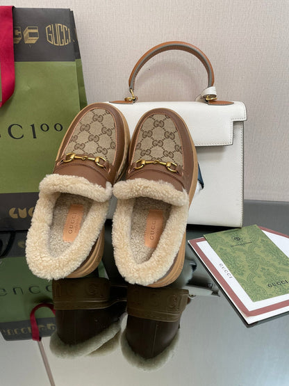 GG LOAFER IN PEANUT BROWN JACQUARD AND CHOCOLATE BROWN CALFSKIN WITH BEIGE WOOL LINING