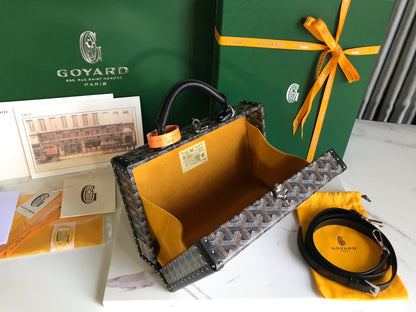 GRAND HÔTEL TRUNK BAG 24 IN BLACK GOYARDINE CANVAS AND CALFSKIN