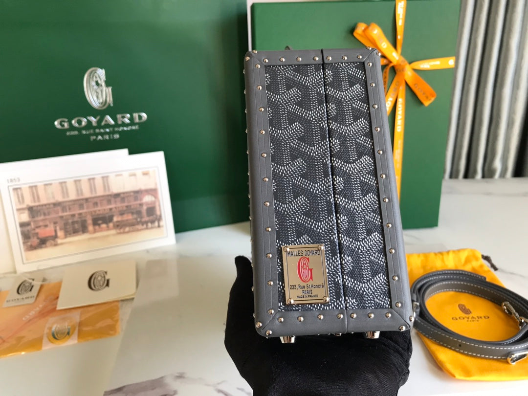 GRAND HÔTEL TRUNK BAG 24 IN GREY BLACK GOYARDINE CANVAS AND CALFSKIN
