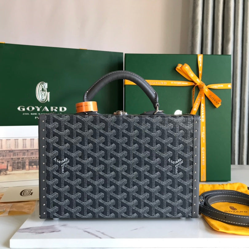 GRAND HÔTEL TRUNK BAG 24 IN GREY BLACK GOYARDINE CANVAS AND CALFSKIN