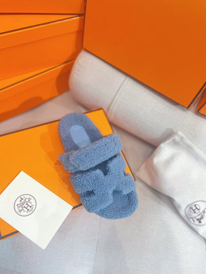 chypre sandal cloud blue lamb wool