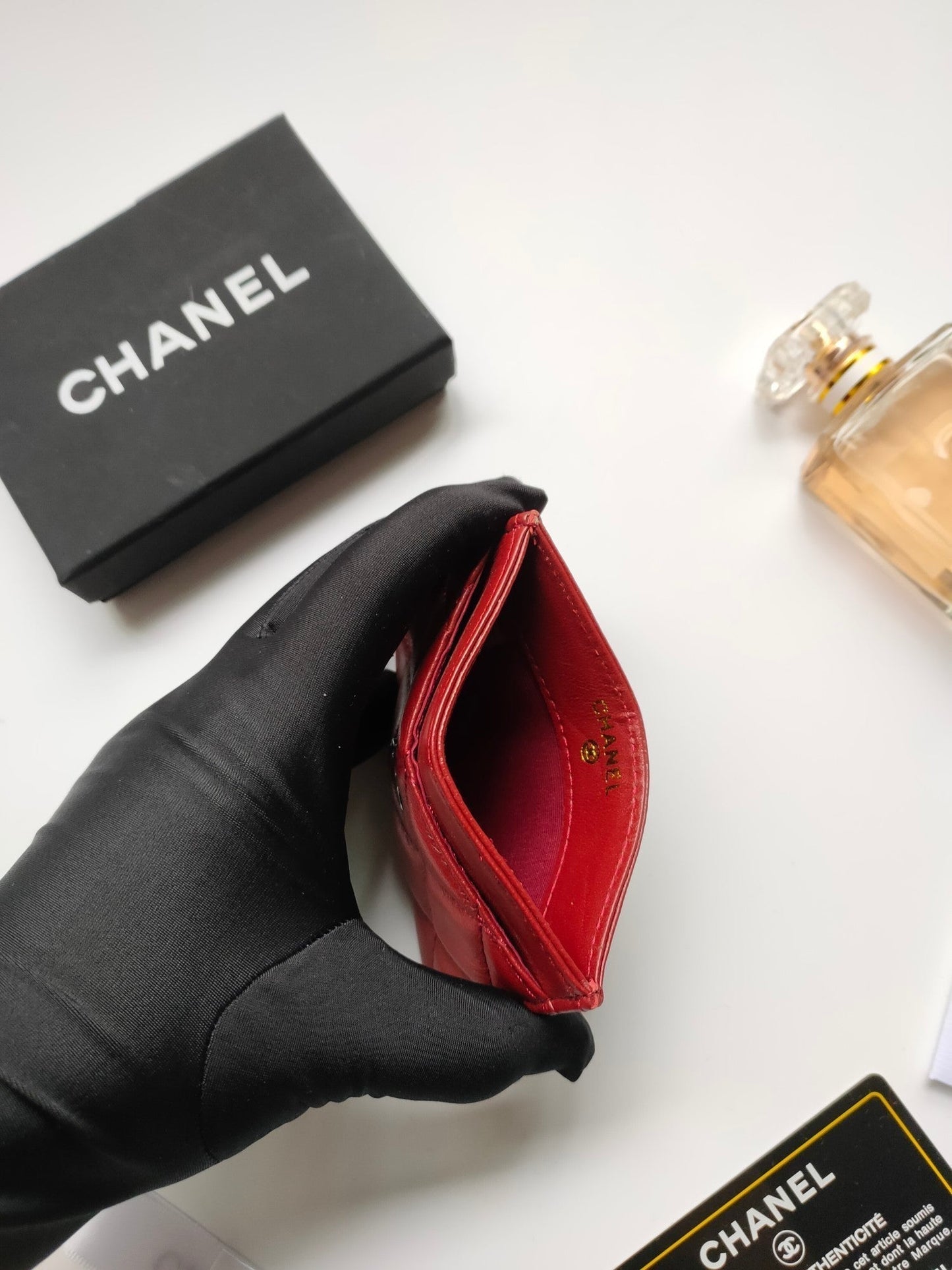 CC CARD HOLDER 11.2 CRIMSON CALFSKIN GOLD ICON