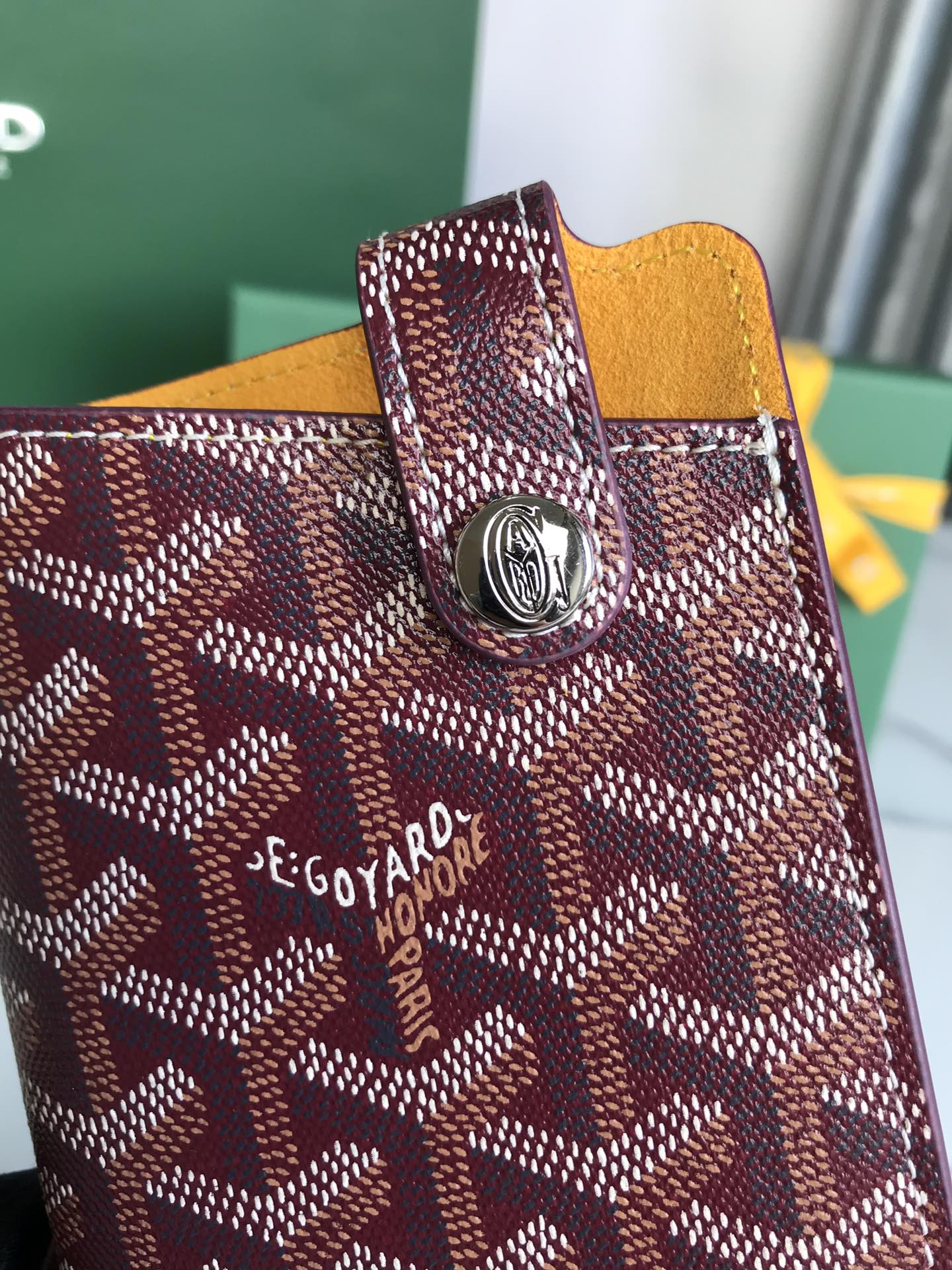 MONTMARTRE GM CASE 18 IN WINE RED GOYARDINE CANVAS