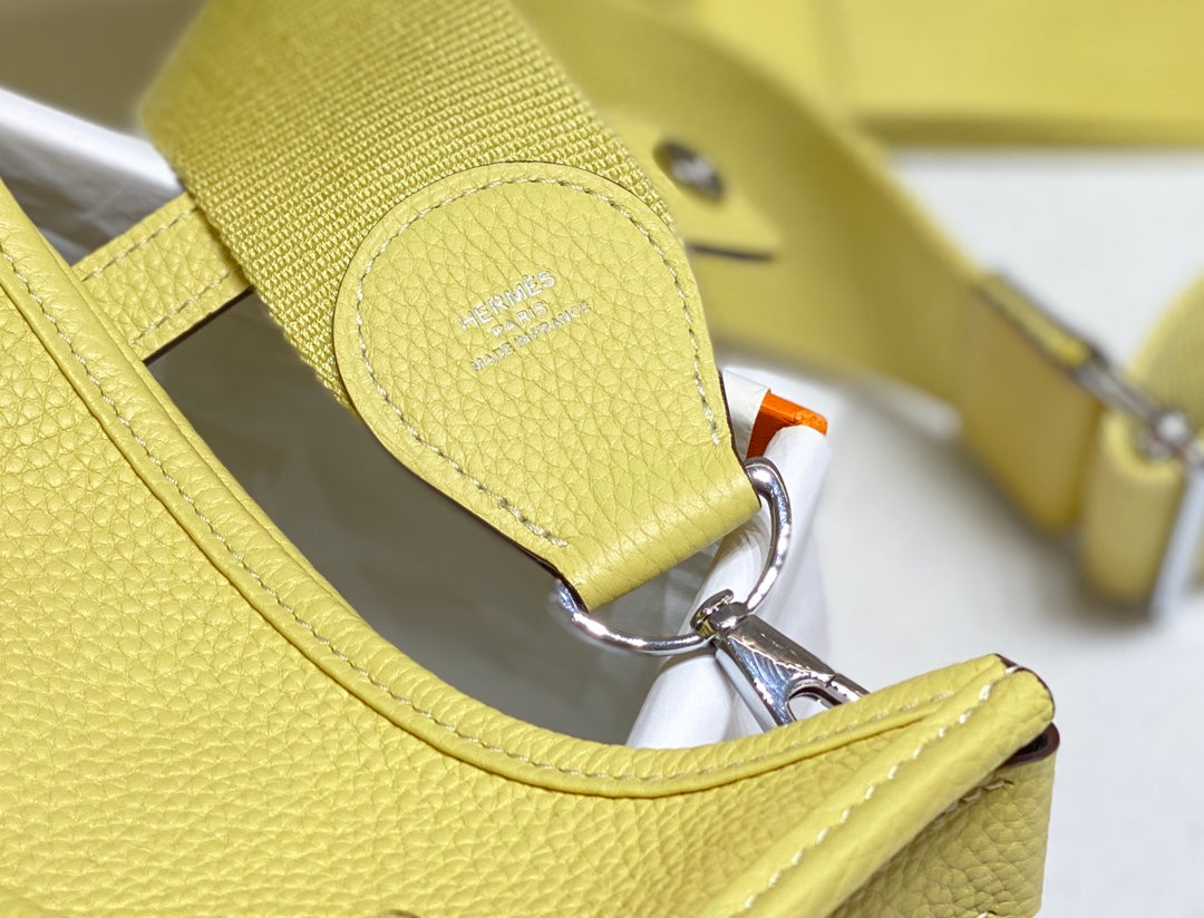 Evelyne 29cm Yellow Togo Shw