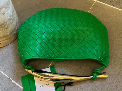 SARDINE 33 WITH CHAIN IN SHAMROCK GREEN LAMBSKIN