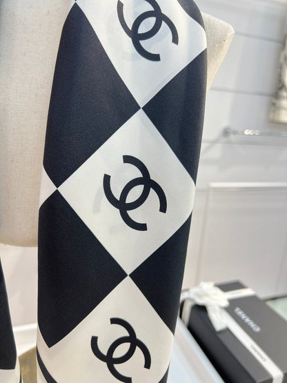 CC Square Scarf 90 CM In Black And White Plaid Silk Twill 288742