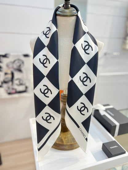 CC Square Scarf 90 CM In Black And White Plaid Silk Twill 288742
