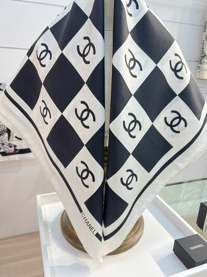 CC Square Scarf 90 CM In Black And White Plaid Silk Twill 288742