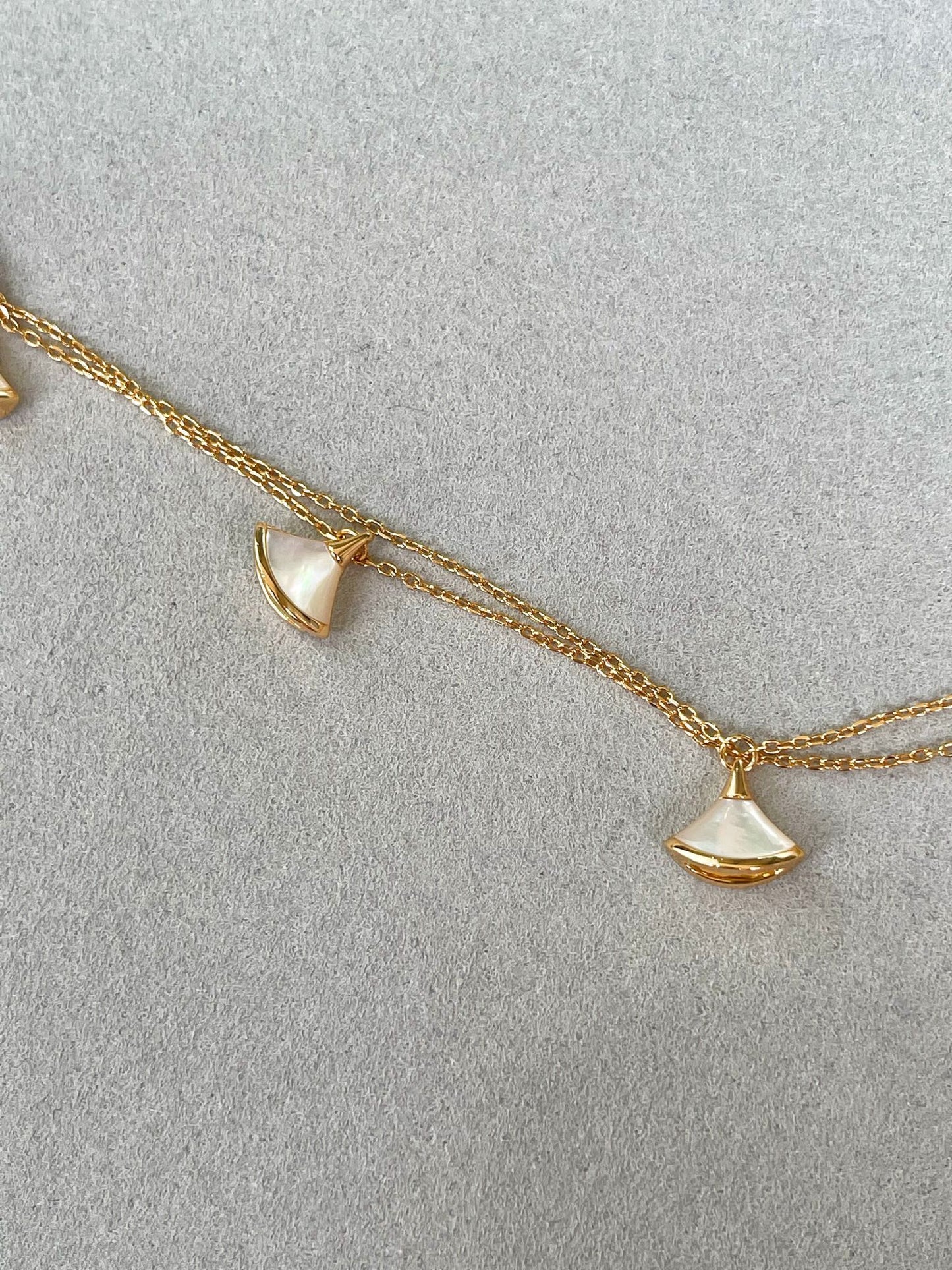 BVL 4 MOTIF GOLD DIVA DREAM BRACELET