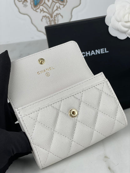 CC FLAP CARD HOLDER 11 WHITE GRAINED CALFSKIN GOLD ICON