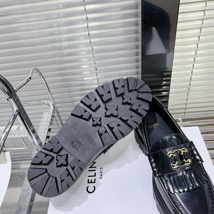 MARGARET CHUNKY LOAFER WITH FRINGES AND TRIOMPHE CHAIN IN POLISHED BULL BLACK