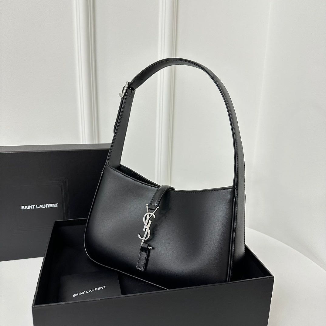 Le 5 a 7 24 Black Lambskin Shw