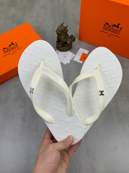 HM THONG SLIPPERS WHITE RUBBER