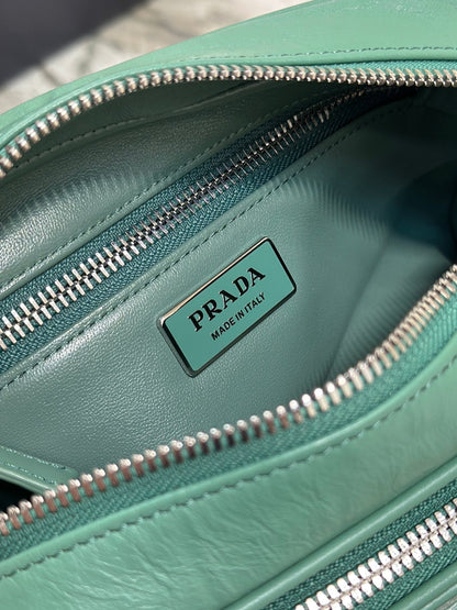 CAMERA BAG 23 IN CASTLETON GREEN WRINKLED LAMBSKIN