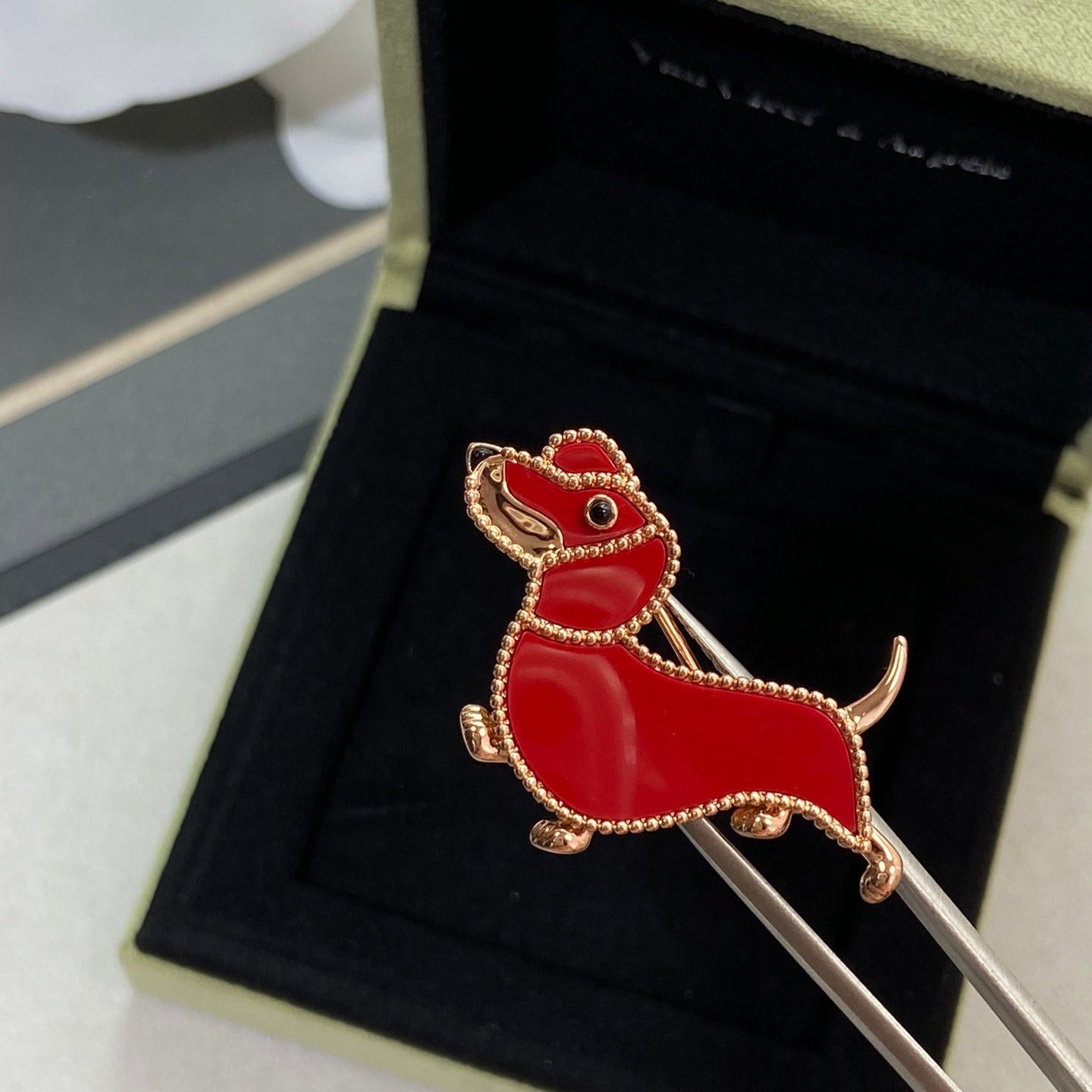VCA Brooch 11