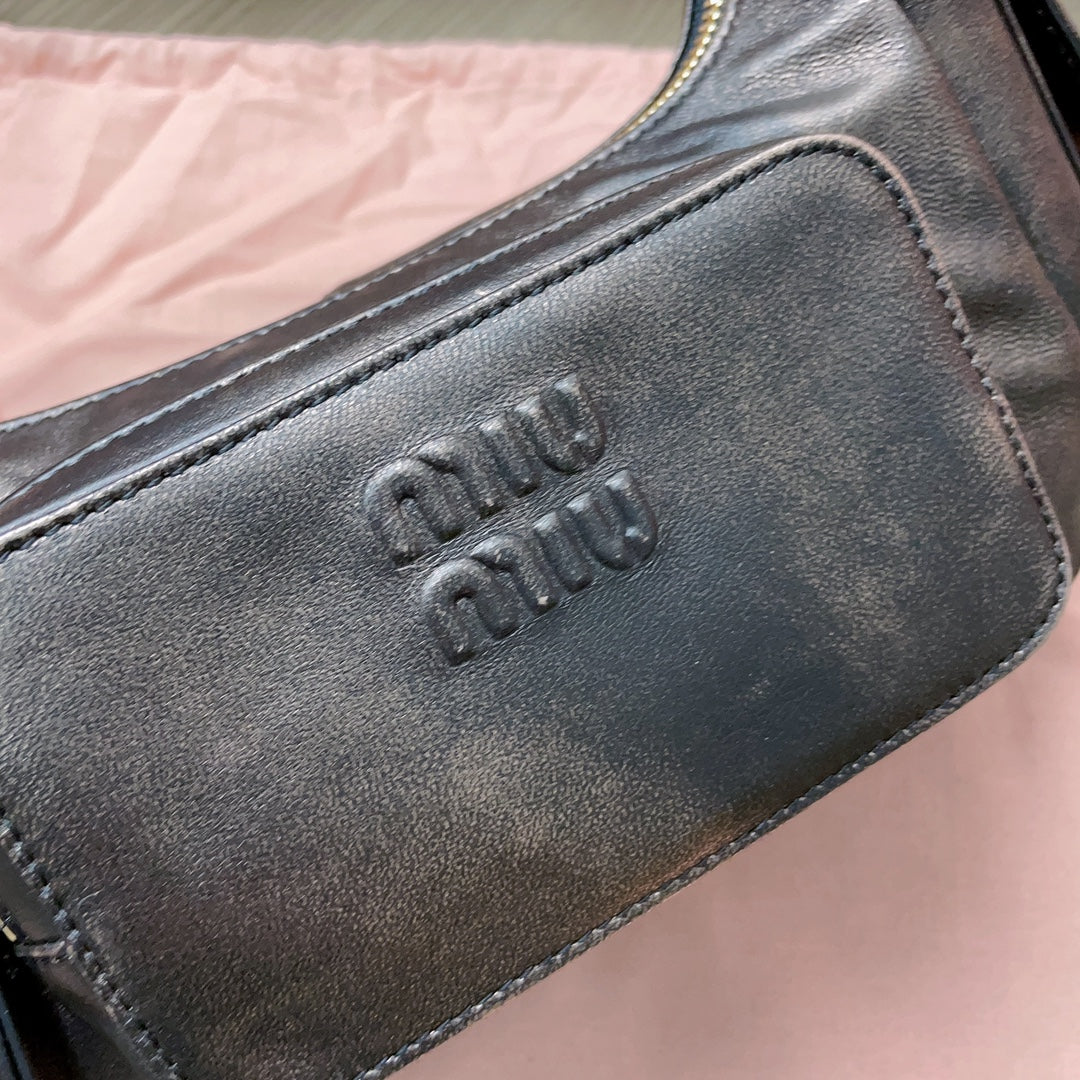MIU POCKET 21CM SHOULDER BAG BLACK CALFSKIN