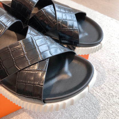 HM ELECTRIC CROCODILE MOTIF SANDAL BLACK CALFSKIN