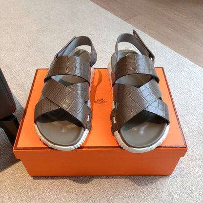 HM ELECTRIC CROCODILE MOTIF SANDAL CEDAR CALFSKIN