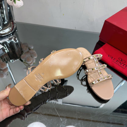VT 25 Rockstud Flat Sandals Beige PVC Sheepskin