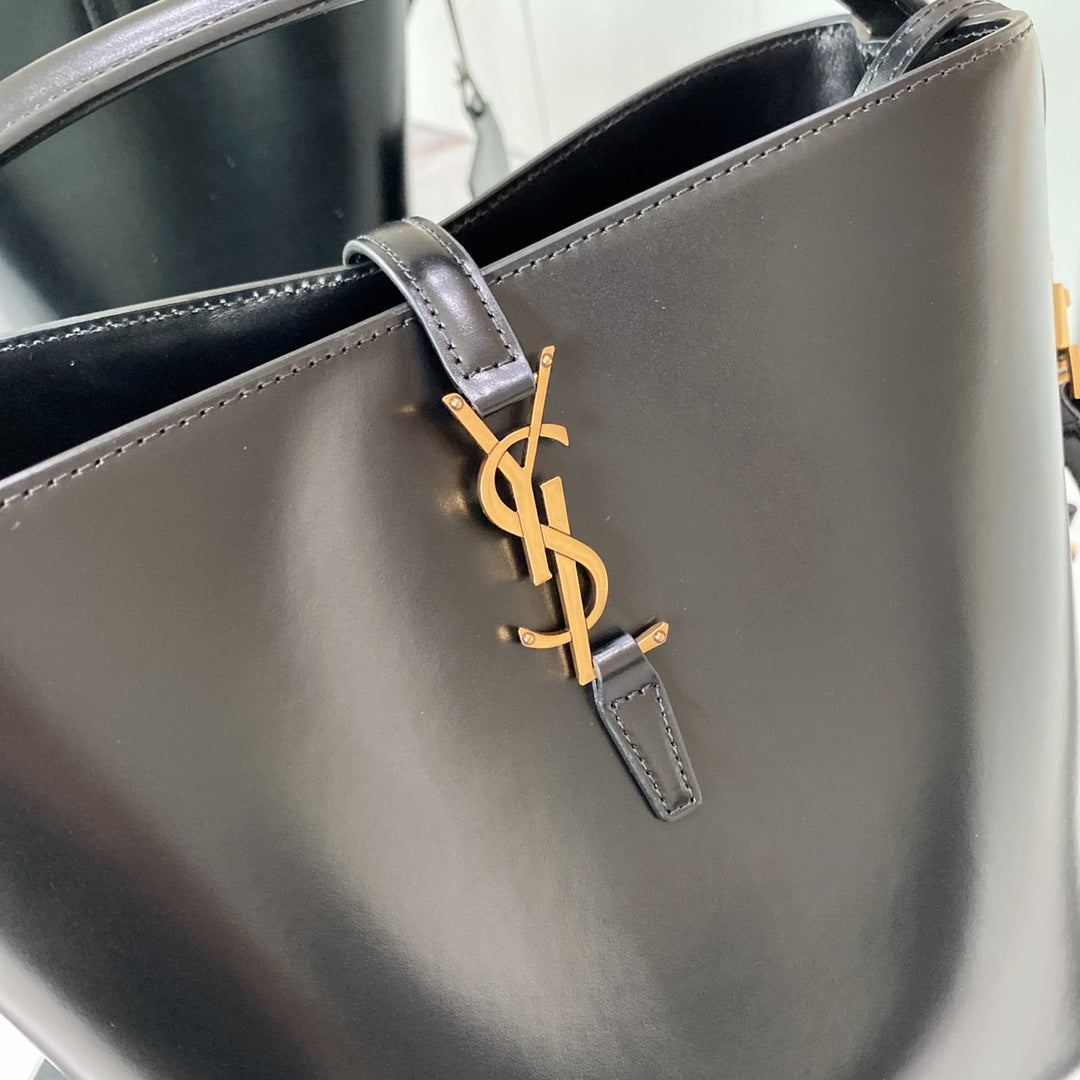 le 37 20cm black shiny calfskin