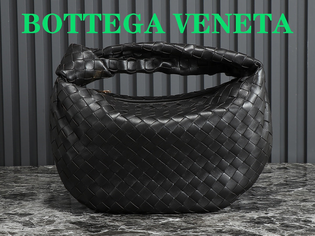 bv teen jodie 36cm black lambskin