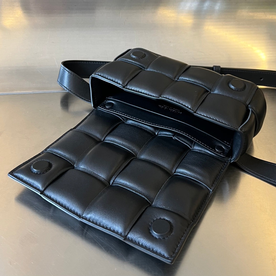 MINI CASSETTE 18 IN BLACK LAMBSKIN