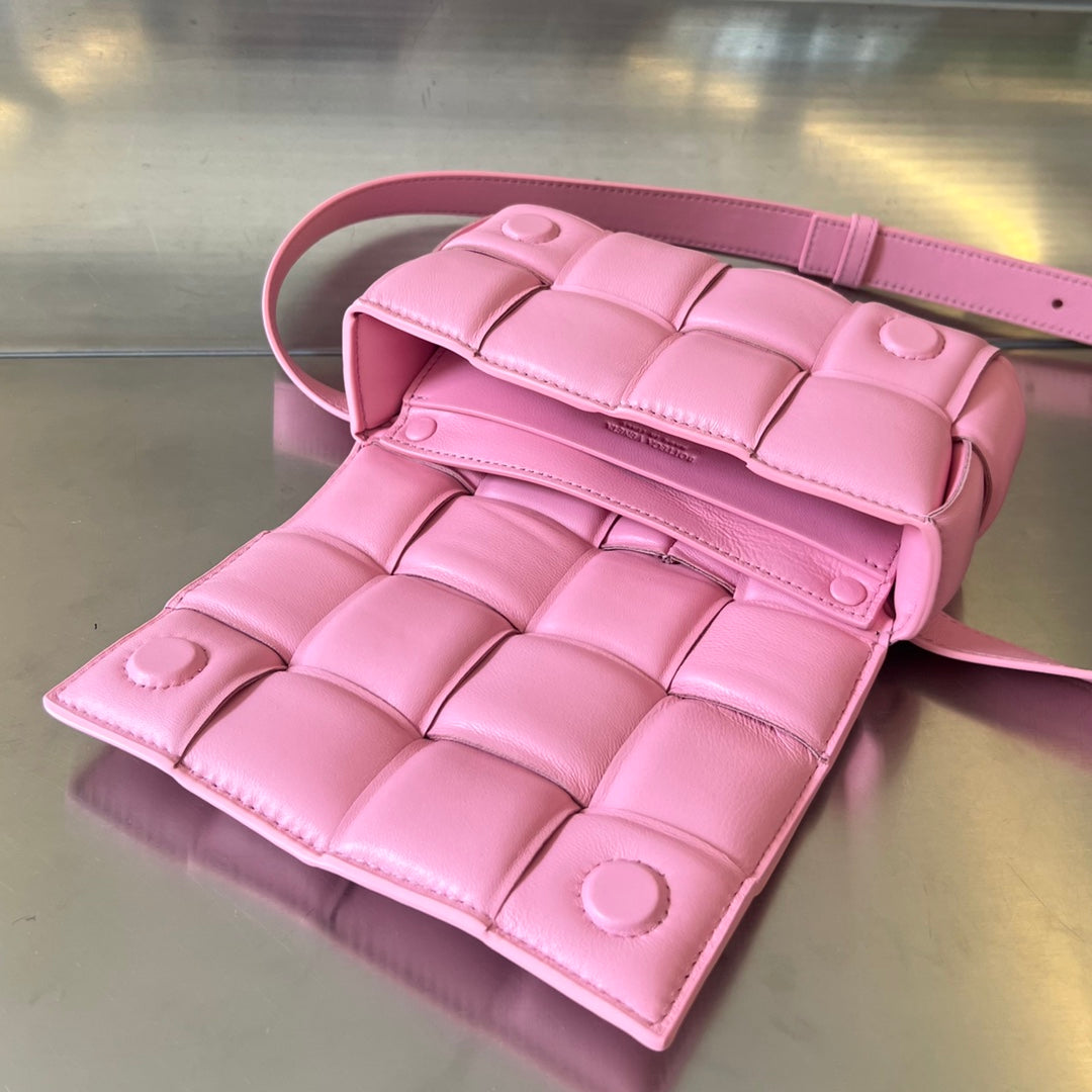 MINI CASSETTE 18 IN LIGHT PINK LAMBSKIN