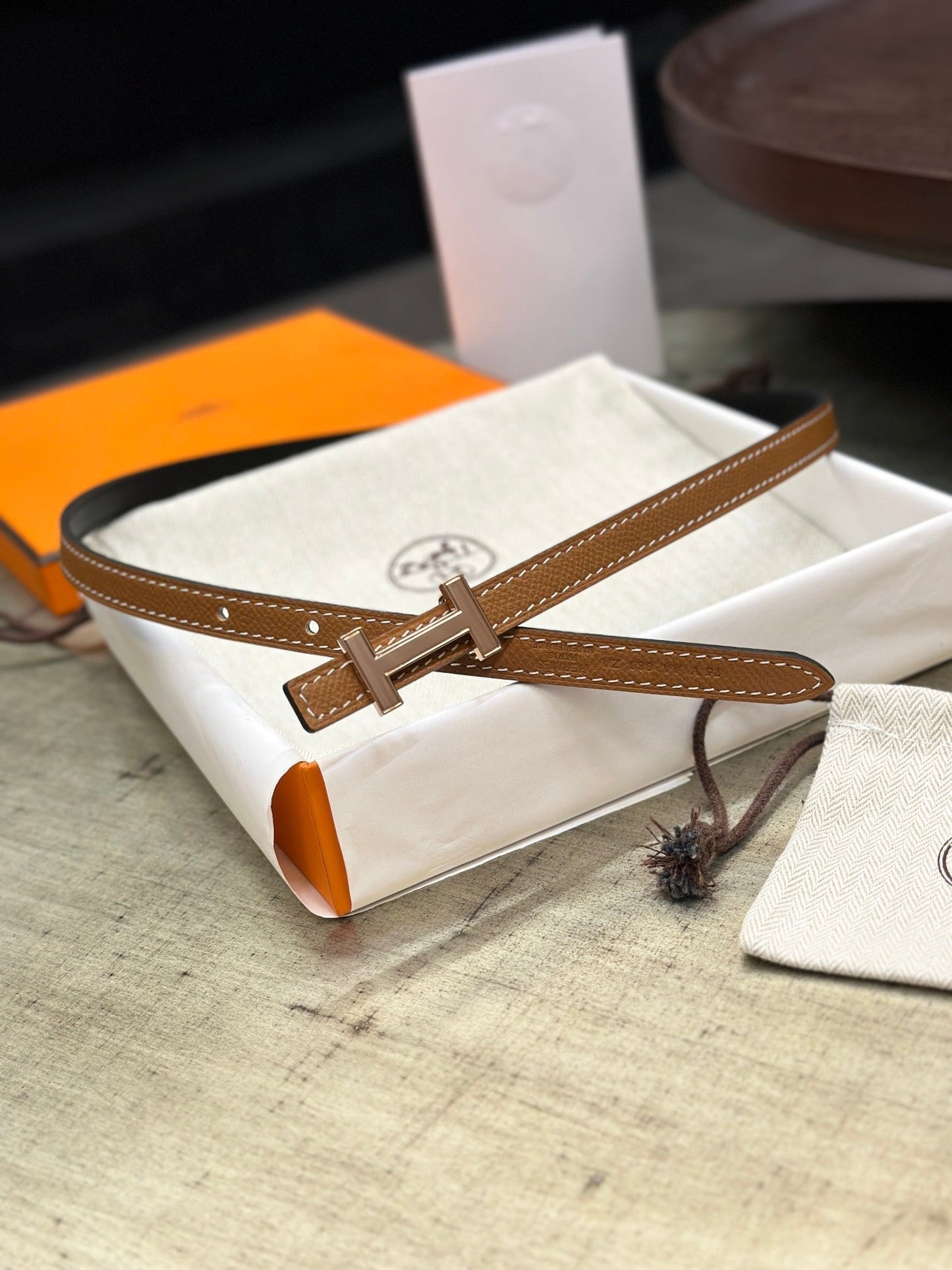 HM FOCUS BUCKLE & REVERSIBLE BLACK AND TAWNY BROWN LEATHER STRAP 13MM COPPER HARDWARE